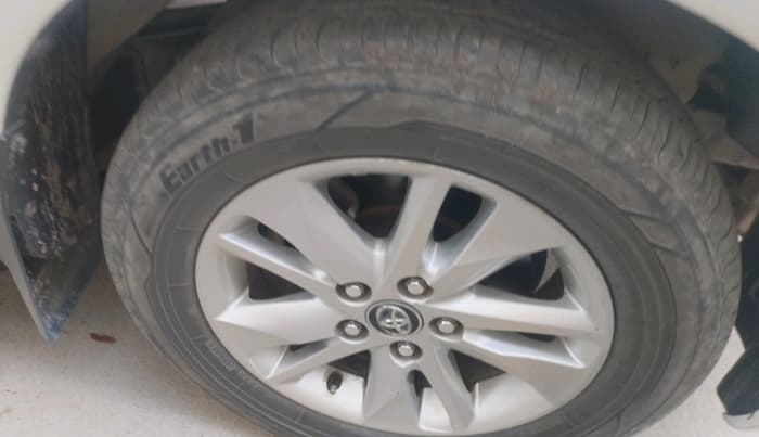 2018 Toyota Innova Crysta 2.4 VX 8 STR, Diesel, Manual, 1,09,275 km, tyre