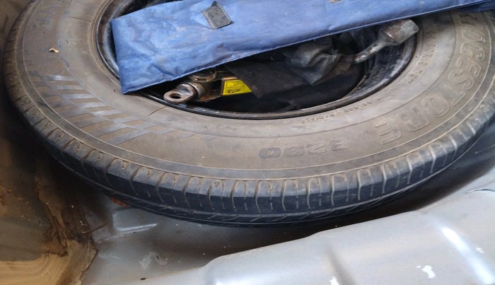 2013 Hyundai i10 MAGNA 1.1, Petrol, Manual, 94,602 km, tyre