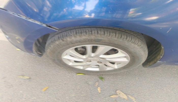 2012 Maruti Swift ZXI, Petrol, Manual, 61,957 km, tyre