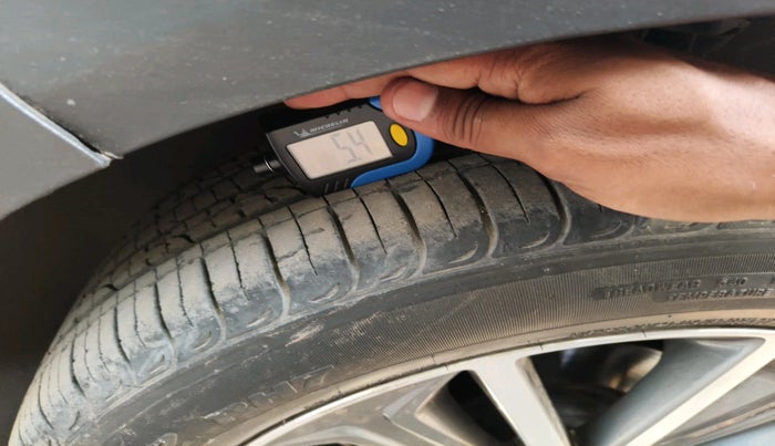 2018 Hyundai Tucson GLS 2WD AT PETROL, Petrol, Automatic, 1,03,947 km, tyre