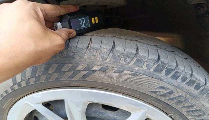 2016 Mahindra Kuv100 K4 6 STR, Petrol, Manual, 17,504 km, tyre