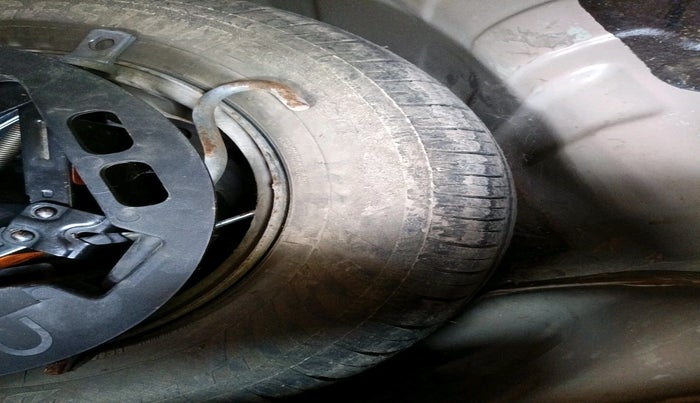 2016 Mahindra Kuv100 K4 6 STR, Petrol, Manual, 17,504 km, tyre