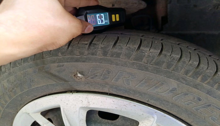 2016 Mahindra Kuv100 K4 6 STR, Petrol, Manual, 17,504 km, tyre