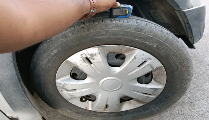 2016 Mahindra Kuv100 K4 6 STR, Petrol, Manual, 73,437 km, tyre