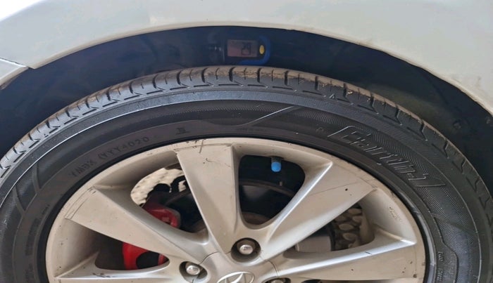 2011 Hyundai Verna FLUIDIC 1.6 VTVT SX, Petrol, Manual, 1,81,148 km, tyre