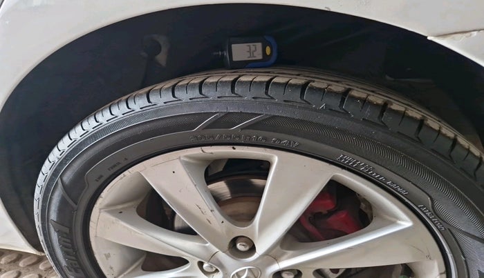 2011 Hyundai Verna FLUIDIC 1.6 VTVT SX, Petrol, Manual, 1,81,148 km, tyre