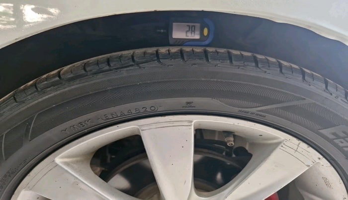 2011 Hyundai Verna FLUIDIC 1.6 VTVT SX, Petrol, Manual, 1,81,148 km, tyre