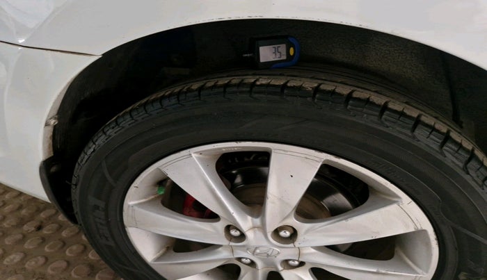 2011 Hyundai Verna FLUIDIC 1.6 VTVT SX, Petrol, Manual, 1,81,148 km, tyre