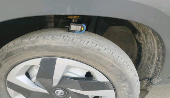 2025 Nissan MAGNITE Visia EZ-Shift, Petrol, Automatic, 13,528 km, tyre