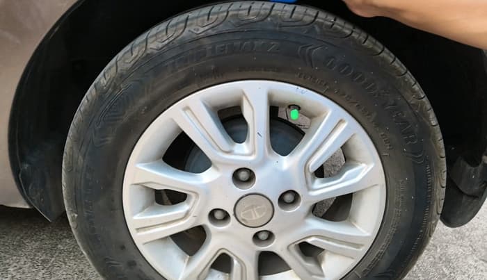 2017 Tata Tiago XZA PETROL, Petrol, Automatic, 60,383 km, tyre