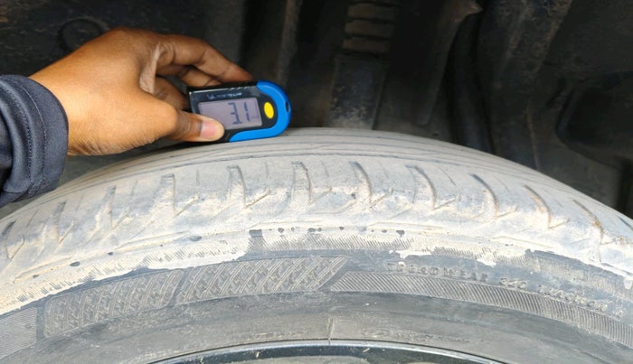 2016 Renault Duster RXL PETROL, CNG, Manual, 90,881 km, tyre