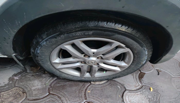 2019 Renault TRIBER RXZ, CNG, Manual, 1,71,570 km, tyre