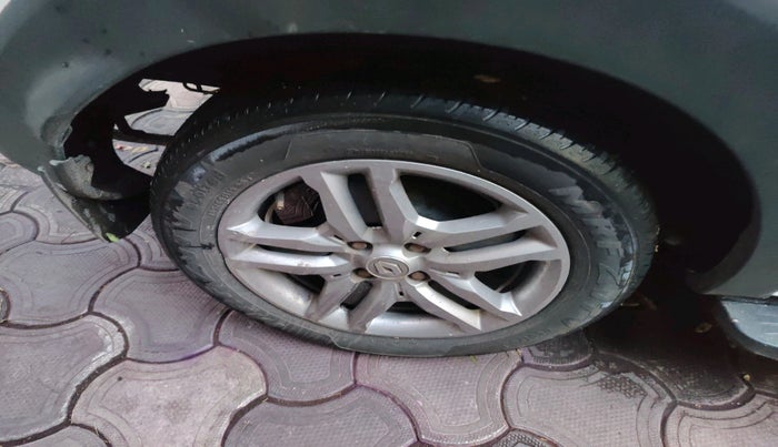 2019 Renault TRIBER RXZ, CNG, Manual, 1,71,570 km, tyre