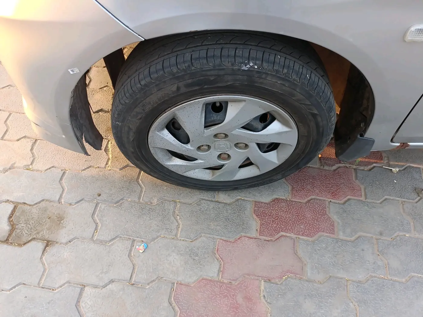 2015 Honda Amaze 1.5L I-DTEC E, Diesel, Manual, 1,37,000 km, tyre