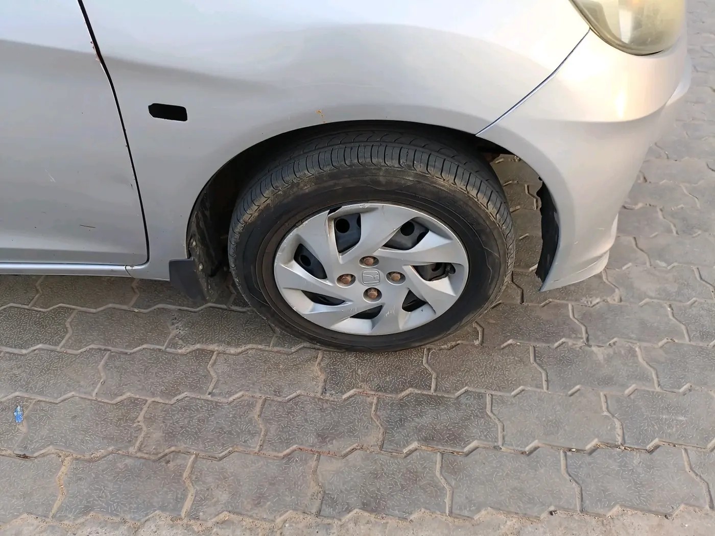 2015 Honda Amaze 1.5L I-DTEC E, Diesel, Manual, 1,37,000 km, tyre