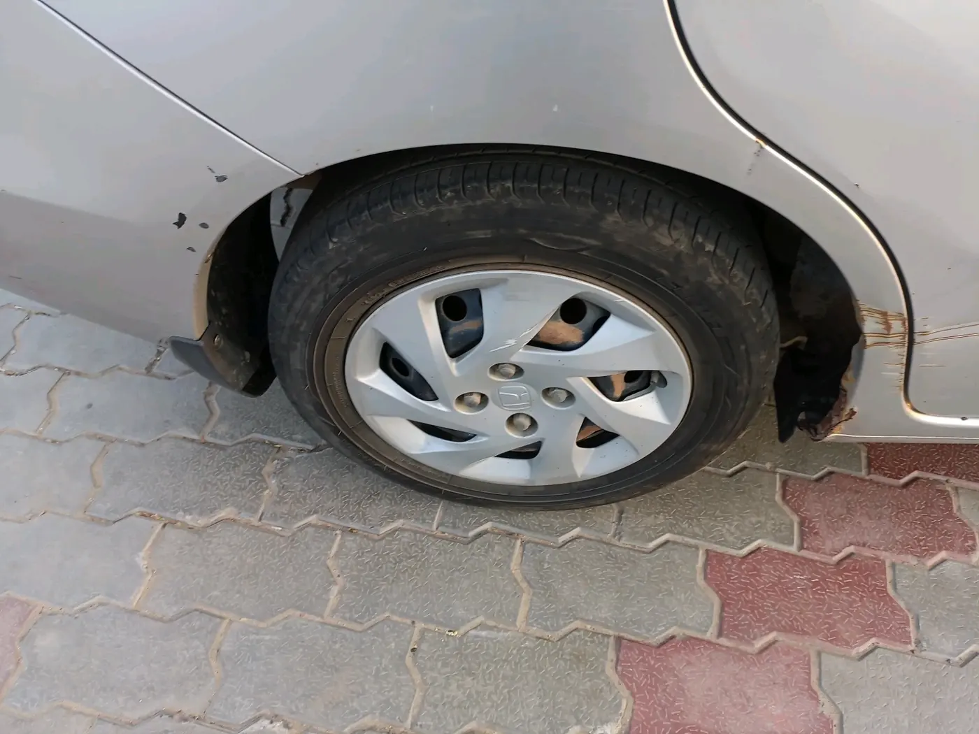2015 Honda Amaze 1.5L I-DTEC E, Diesel, Manual, 1,37,000 km, tyre