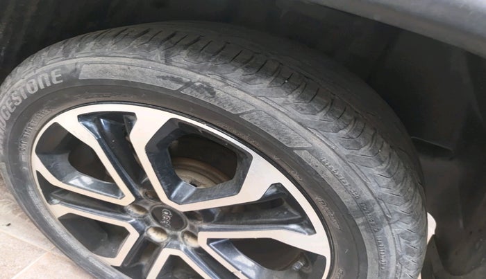 2020 Jeep Compass LIMITED PLUS PETROL AT, Petrol, Automatic, 35,710 km, tyre