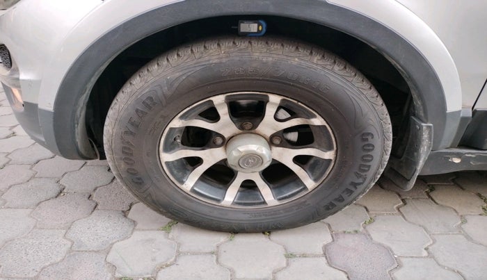 2017 Tata Hexa XM 4X2 7 STR, Diesel, Manual, 88,858 km, tyre