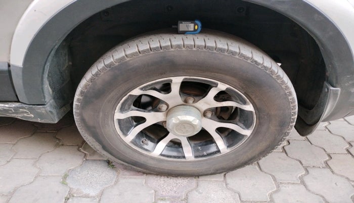 2017 Tata Hexa XM 4X2 7 STR, Diesel, Manual, 88,858 km, tyre