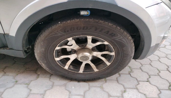 2017 Tata Hexa XM 4X2 7 STR, Diesel, Manual, 88,858 km, tyre