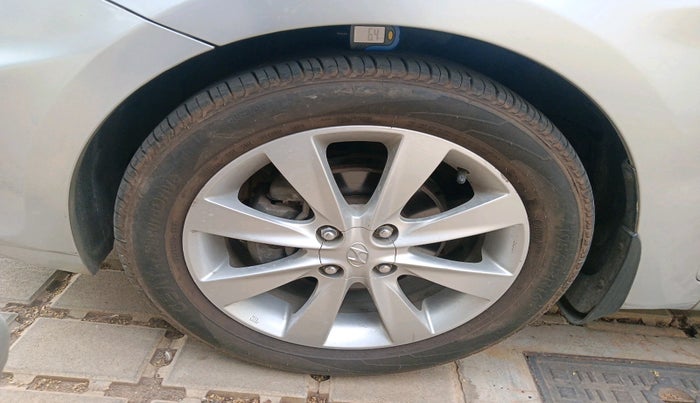 2011 Hyundai Verna FLUIDIC 1.6 CRDI SX, Diesel, Manual, 52,946 km, tyre