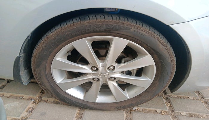 2011 Hyundai Verna FLUIDIC 1.6 CRDI SX, Diesel, Manual, 52,946 km, tyre