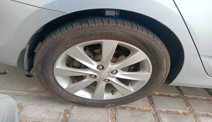 2011 Hyundai Verna FLUIDIC 1.6 CRDI SX, Diesel, Manual, 52,946 km, tyre