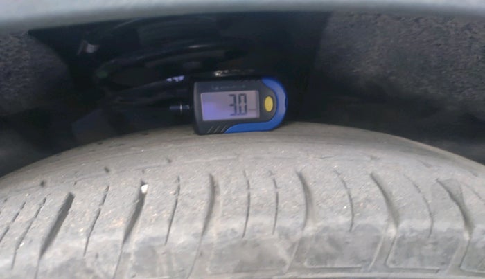 2022 Mahindra XUV700 AX 7 D MT 7 STR, Diesel, Manual, 53,693 km, tyre