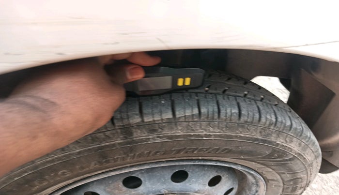 2020 Maruti Swift VXI, Petrol, Manual, 1,63,651 km, tyre