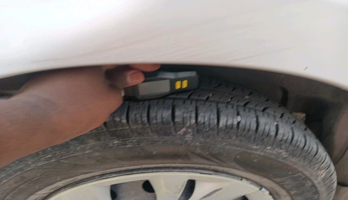 2020 Maruti Swift VXI, Petrol, Manual, 1,63,651 km, tyre