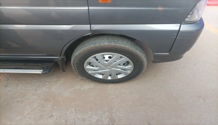 2024 Maruti Eeco 7 STR STD 1.2, CNG, Manual, 33,186 km, tyre