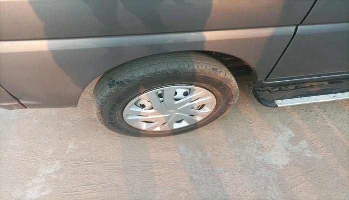 2024 Maruti Eeco 7 STR STD 1.2, CNG, Manual, 33,186 km, tyre