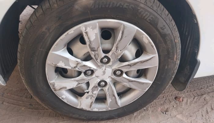 2018 Hyundai Eon ERA +, CNG, Manual, 92,766 km, tyre