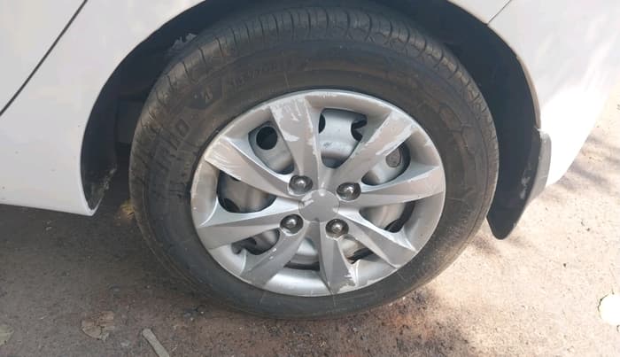 2018 Hyundai Eon ERA +, CNG, Manual, 92,766 km, tyre