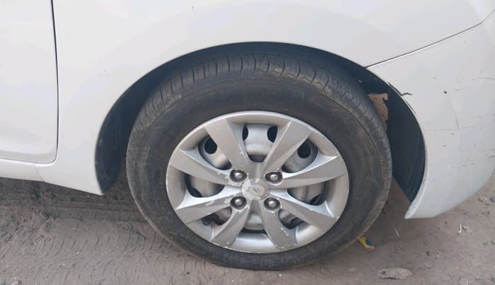 2018 Hyundai Eon ERA +, CNG, Manual, 92,766 km, tyre