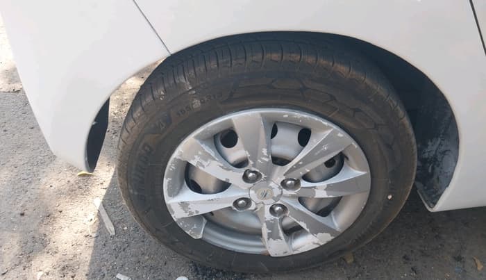 2018 Hyundai Eon ERA +, CNG, Manual, 92,766 km, tyre