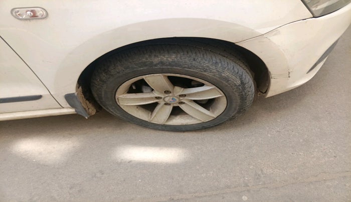 2014 Volkswagen Polo COMFORTLINE 1.2L PETROL, Petrol, Manual, 61,682 km, tyre