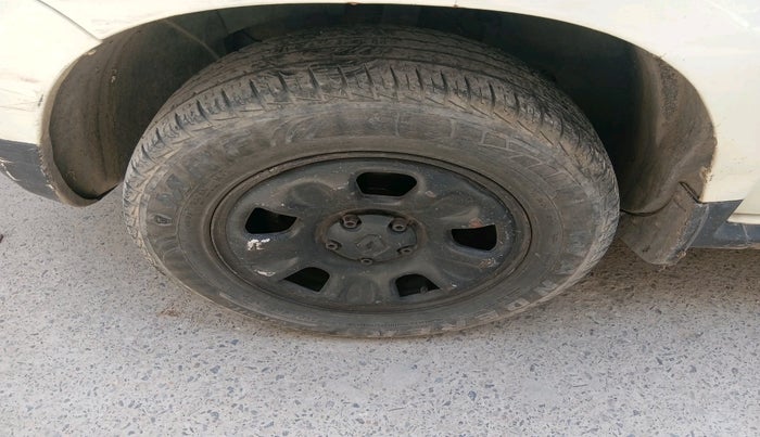 2015 Renault Duster RXL PETROL, CNG, Manual, 65,890 km, tyre