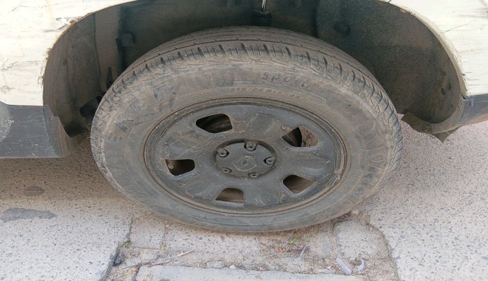 2015 Renault Duster RXL PETROL, CNG, Manual, 65,890 km, tyre