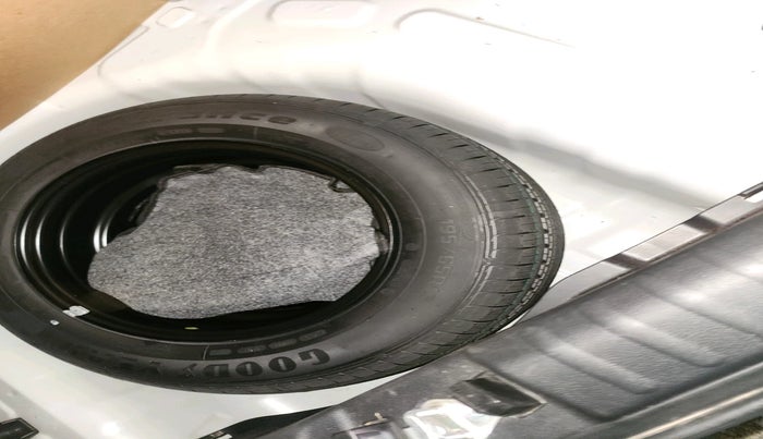 2023 KIA SONET HTK PLUS 1.0 IMT, Petrol, Manual, 5,480 km, tyre