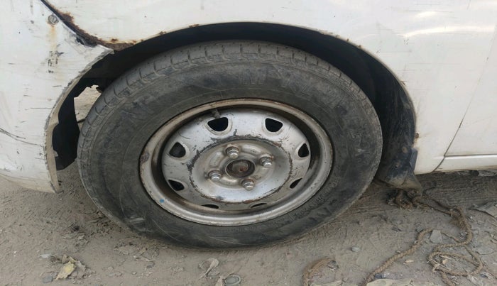 2015 Hyundai i10 MAGNA 1.1, CNG, Manual, 29,156 km, tyre