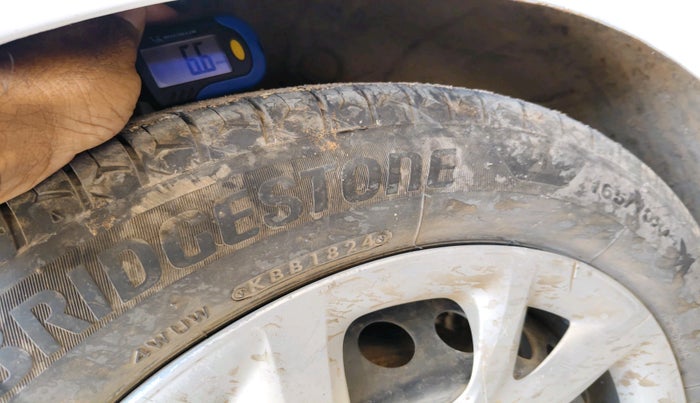 2017 Hyundai Grand i10 SPORTZ 1.2 KAPPA VTVT, CNG, Manual, 90,784 km, tyre