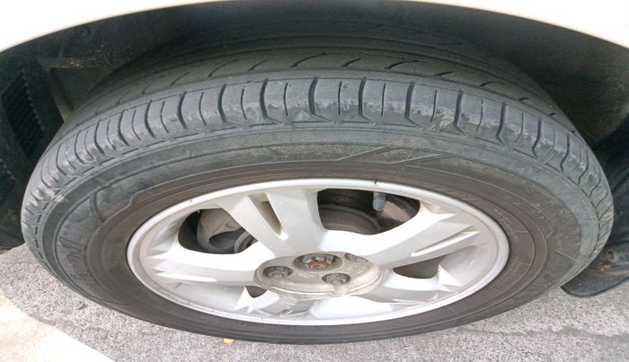 2011 Hyundai i20 SPORTZ (O) 1.2, Petrol, Manual, 1,07,838 km, tyre