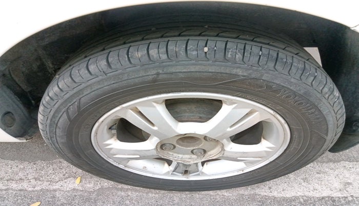 2011 Hyundai i20 SPORTZ (O) 1.2, Petrol, Manual, 1,07,838 km, tyre