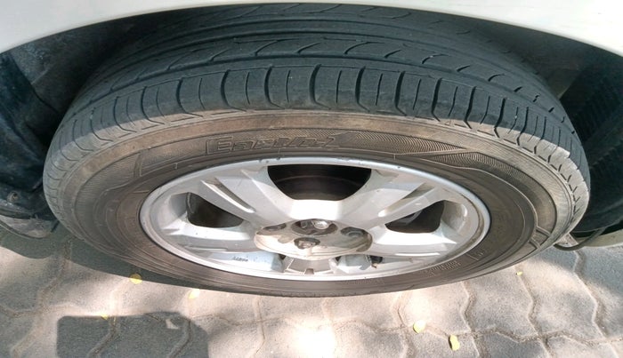 2011 Hyundai i20 SPORTZ (O) 1.2, Petrol, Manual, 1,07,838 km, tyre