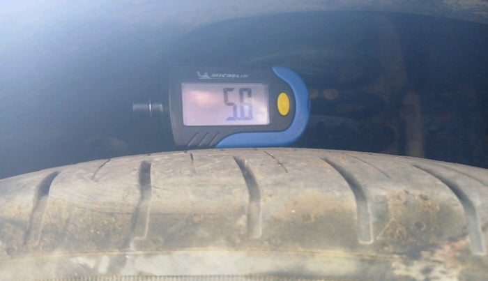 2014 Volkswagen Polo COMFORTLINE 1.2L, Diesel, Manual, 1,33,313 km, tyre