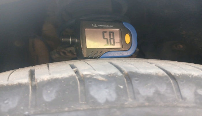 2014 Volkswagen Polo COMFORTLINE 1.2L, Diesel, Manual, 1,33,313 km, tyre