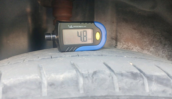 2014 Volkswagen Polo COMFORTLINE 1.2L, Diesel, Manual, 1,33,313 km, tyre