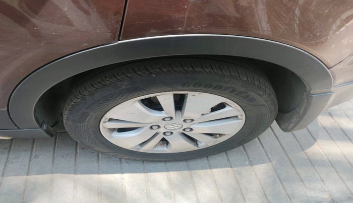 2015 Maruti S Cross ZETA 1.3, Diesel, Manual, 1,54,982 km, tyre