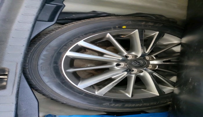 2016 Toyota Corolla Altis VL CVT PETROL, CNG, Automatic, 1,11,322 km, tyre